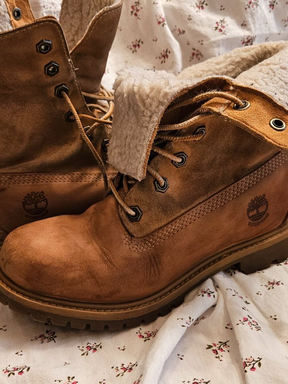 Timberland Waterproof boot in wheat nubuck leather ladies 6